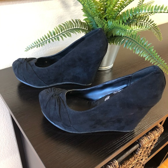 Black wedge shoes - Picture 7 of 8